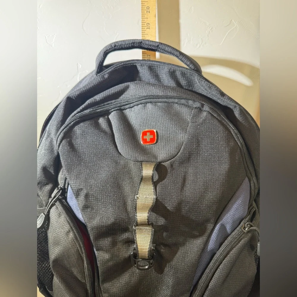 SWISS GEAR Airflow BACKPACK laptop compartment black‎ with red interior unisex